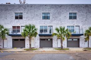 Game Room w/ Pool Table! Downtown Mobile Condo