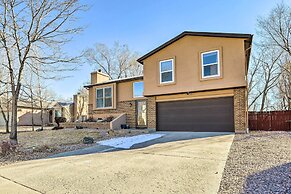 Colorado Springs House: 5 Mi to Downtown