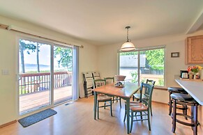 The Lillipad in Lilliwaup: Magnificent Waterfront!