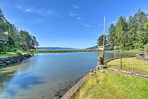 The Lillipad in Lilliwaup: Magnificent Waterfront!