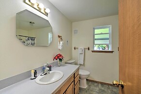 The Lillipad in Lilliwaup: Magnificent Waterfront!