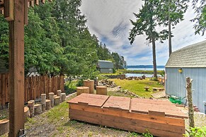 The Lillipad in Lilliwaup: Magnificent Waterfront!