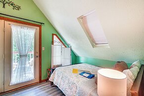 Smoky Mountain Cabin w/ Deck & Hot Tub!