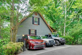 Smoky Mountain Cabin w/ Deck & Hot Tub!