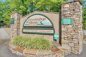 Smoky Mountain Cabin w/ Deck & Hot Tub!