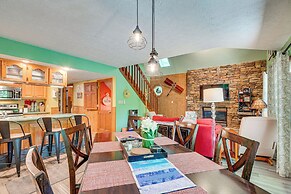 Smoky Mountain Cabin w/ Deck & Hot Tub!