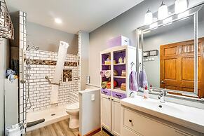 Smoky Mountain Cabin w/ Deck & Hot Tub!