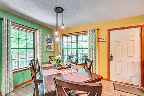 Smoky Mountain Cabin w/ Deck & Hot Tub!