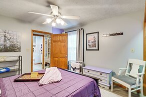 Smoky Mountain Cabin w/ Deck & Hot Tub!