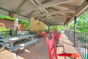 Smoky Mountain Cabin w/ Deck & Hot Tub!