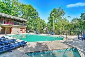 Smoky Mountain Cabin w/ Deck & Hot Tub!