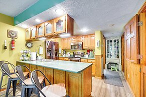 Smoky Mountain Cabin w/ Deck & Hot Tub!