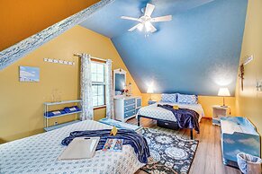 Smoky Mountain Cabin w/ Deck & Hot Tub!