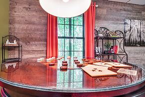 Smoky Mountain Cabin w/ Deck & Hot Tub!