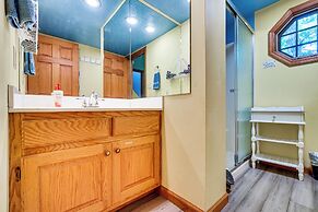 Smoky Mountain Cabin w/ Deck & Hot Tub!