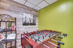 Smoky Mountain Cabin w/ Deck & Hot Tub!