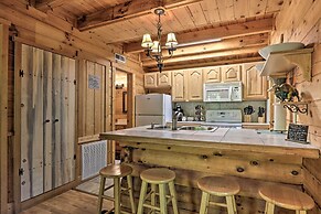 Cabin w/ Hot Tub + Deck, 3 Mi to Pigeon Forge