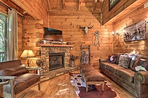 Cabin w/ Hot Tub + Deck, 3 Mi to Pigeon Forge
