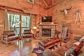 Cabin w/ Hot Tub + Deck, 3 Mi to Pigeon Forge