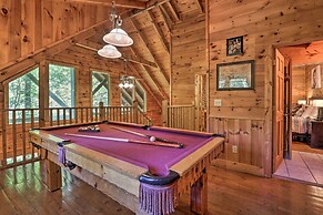 Cabin w/ Hot Tub + Deck, 3 Mi to Pigeon Forge