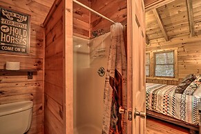 Cabin w/ Hot Tub + Deck, 3 Mi to Pigeon Forge