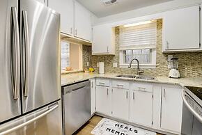 Contemporary Townhome ~ 7 Mi to Dtwn Raleigh!