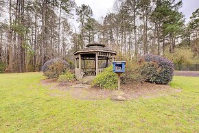 Contemporary Townhome ~ 7 Mi to Dtwn Raleigh!