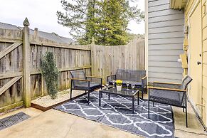 Contemporary Townhome ~ 7 Mi to Dtwn Raleigh!