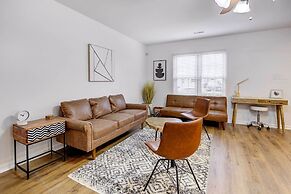 Contemporary Townhome ~ 7 Mi to Dtwn Raleigh!