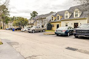 Contemporary Townhome ~ 7 Mi to Dtwn Raleigh!