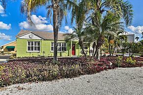 Bayside Pad w/ Pool Access & Dock: 1/2 Mi to Beach