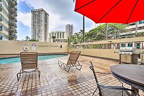 Waikiki Condo: Walk to Beach, Shops & Restaurants