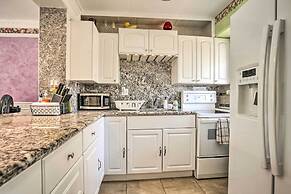 Waikiki Condo: Walk to Beach, Shops & Restaurants