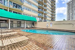 Waikiki Condo: Walk to Beach, Shops & Restaurants