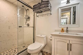 Waikiki Condo: Walk to Beach, Shops & Restaurants