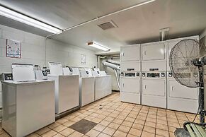 Waikiki Condo: Walk to Beach, Shops & Restaurants