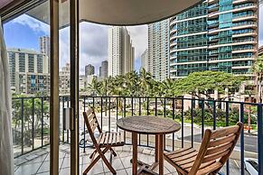 Waikiki Condo: Walk to Beach, Shops & Restaurants