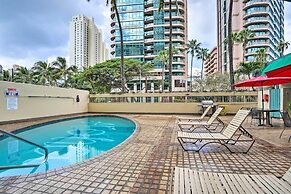 Waikiki Condo: Walk to Beach, Shops & Restaurants