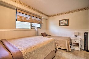 Waikiki Condo: Walk to Beach, Shops & Restaurants