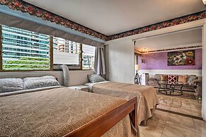 Waikiki Condo: Walk to Beach, Shops & Restaurants
