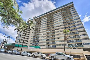 Waikiki Condo: Walk to Beach, Shops & Restaurants