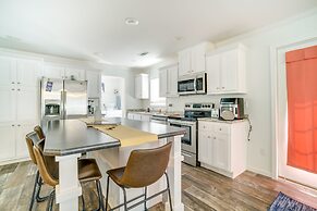 Charleston Home w/ Porch - 3 Mi to Folly Beach!