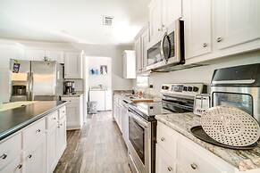 Charleston Home w/ Porch - 3 Mi to Folly Beach!