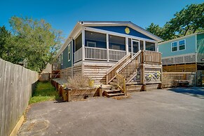 Charleston Home w/ Porch - 3 Mi to Folly Beach!
