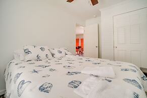 Charleston Home w/ Porch - 3 Mi to Folly Beach!