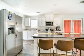 Charleston Home w/ Porch - 3 Mi to Folly Beach!