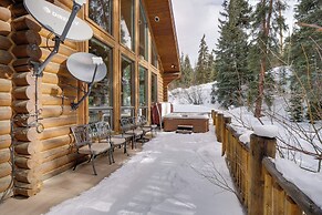 Rustic Cabin w/ Hot Tub & Deck in Breckenridge