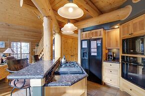 Rustic Cabin w/ Hot Tub & Deck in Breckenridge