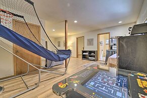 Game Room: Mountain Chalet 5 Mi to Donner Lake