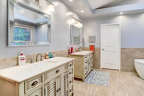 Golf Course View & Pool Access: Palm Desert Condo